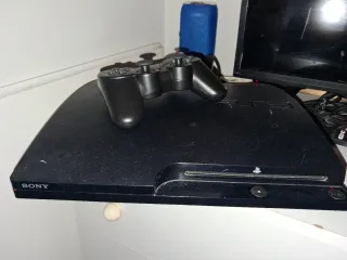 PS3 con 2 mandos y 6 juegos