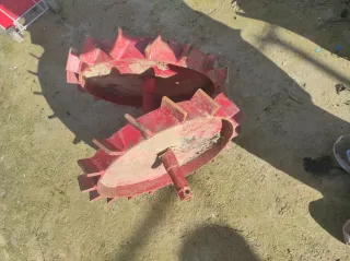 Ruedas metálicas mula mecánica