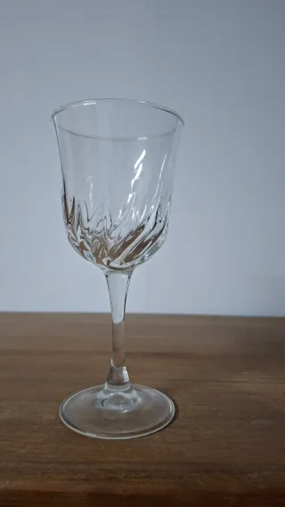 Juego de copas de cristal tallado