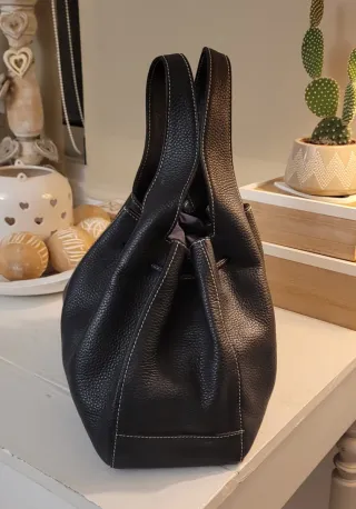 Bolso de piel negro