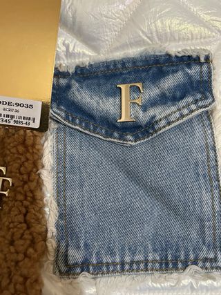 Chaleco anorak pelo bordado y bolso