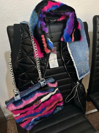 Chaleco anorak pelo bordado y bolso