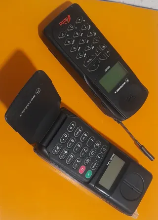 Lote 2 Móviles Motorola GSM y Micro T-A-C