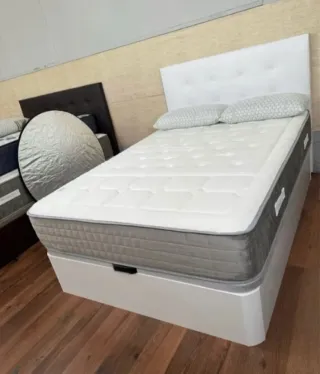 Canapé de tela y madera