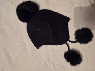 Gorro niña azul marino con pompones