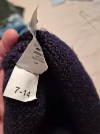 Gorro niña azul marino con pompones