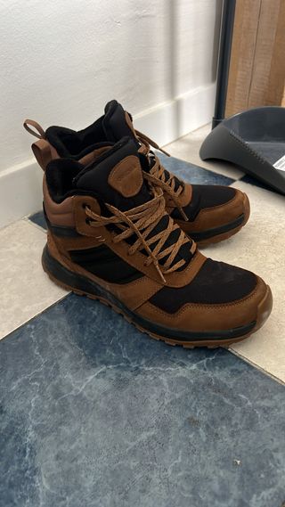 Botas Quechua Impermeables Marrones y Negras