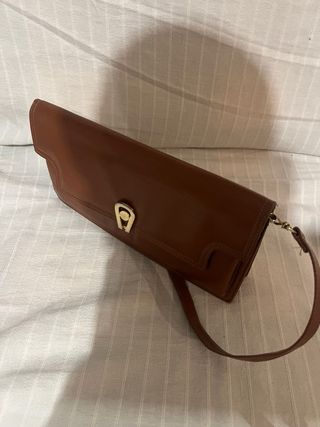 Bolso de piel marrón