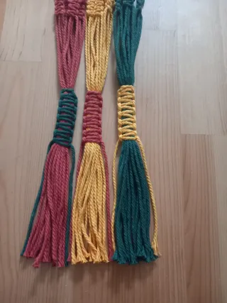 Colgador macramé verde y mostaza