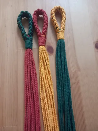 Colgador macramé verde y mostaza