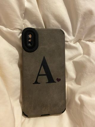 Funda iPhone XS con letra A y corazón