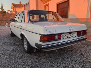 Mercedes-Benz  W123 1983