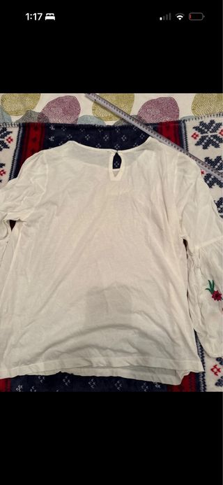 Blusa blanca bordada talla L