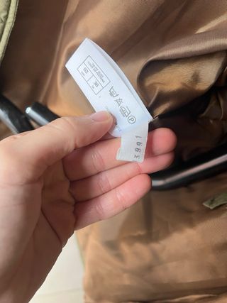 Chaqueta acolchada verde con cuello de pana