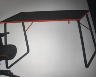 Mesa Gamer Ikea Negra y Roja nueva vale 300e