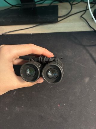 Prismáticos nuevos en funda