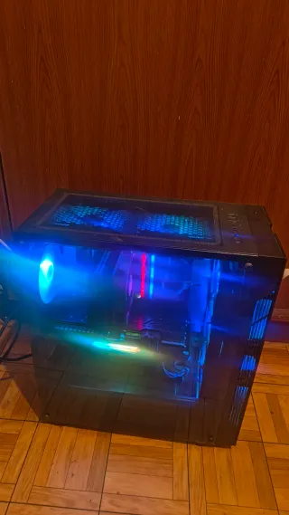 Ordenador de sobre mesa