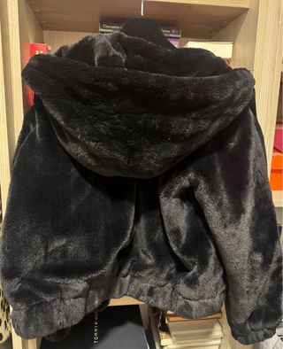 Abrigo pelo Zara negro talla XS