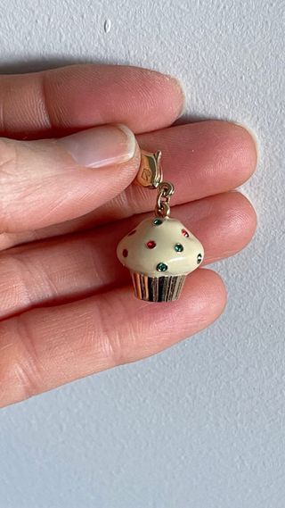 Charm Cupcake Dorado de Swarovski