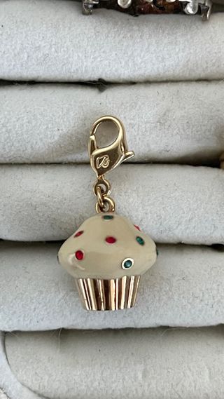 Charm Cupcake Dorado de Swarovski