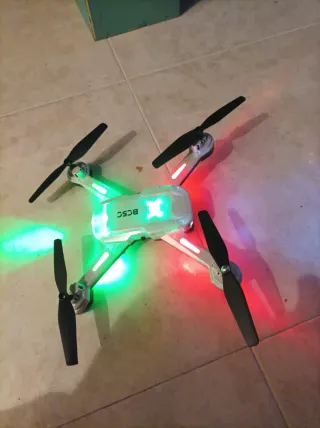 Dron con Cámara y 3 Baterías