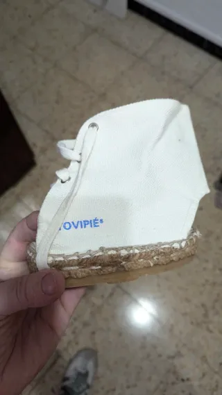 Zapatos de lona blancos para cirugías o fracturas
