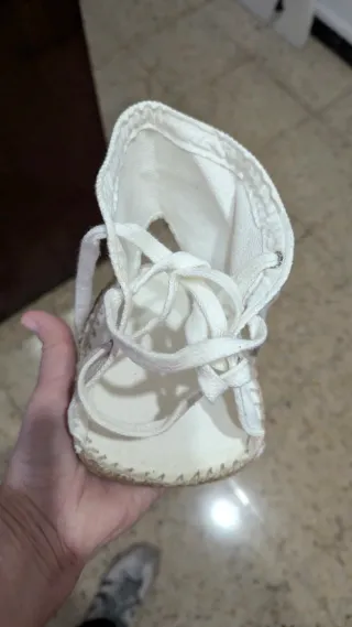 Zapatos de lona blancos para cirugías o fracturas