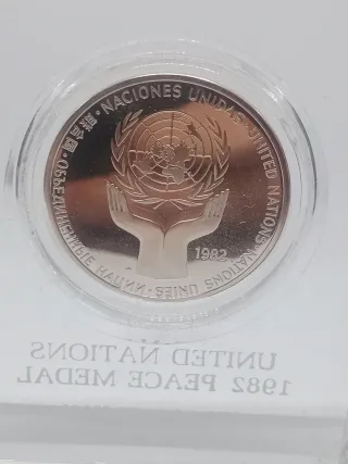 Medalla Paz ONU 1982 en sopor acrílico.