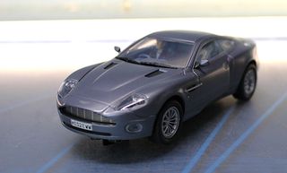 Aston Martin V12 Vanquish  Streetversion Carrera Evolution. Coche slot Mattel.  James Bond 007
