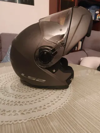 Casco de moto LS2 abatible