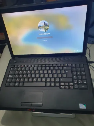 Portátil Toshiba Satellite L300 Negro con cargador