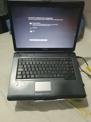Portátil Toshiba Satellite L300 Negro con cargador
