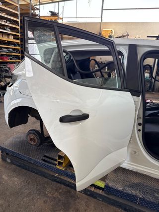 PUERTA TRASERA DERECHA DACIA SANDERO III