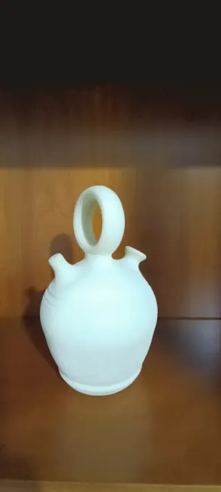 Botijo de cerámica blanco