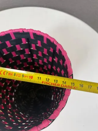 Ikea. Cesta trenzada de vivos colores