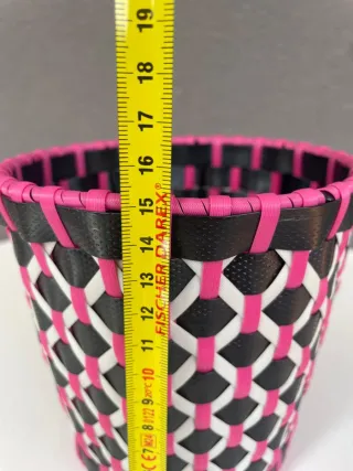 Ikea. Cesta trenzada de vivos colores