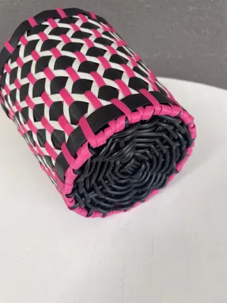 Ikea. Cesta trenzada de vivos colores