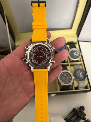 Reloj Exe MonCroie Plata y Amarillo