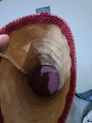 Bolso de piel con bordado