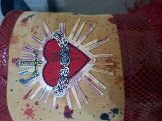 Bolso de piel con bordado