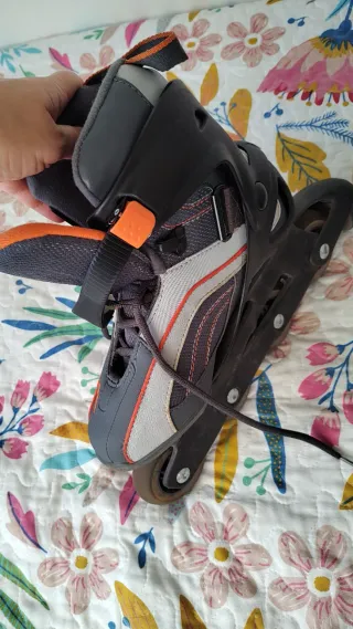 Patines en línea Decathlon con protecciones