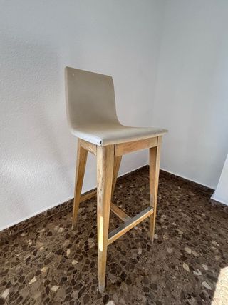 Taburete alto madera y acero estiloso a restaurar