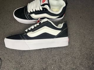 Zapatillas Vans Beige y Rojas