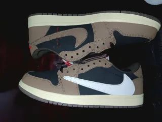 Nike Air Force 1, Jordan 4 y travis scott