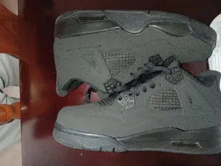 Nike Air Force 1, Jordan 4 y travis scott