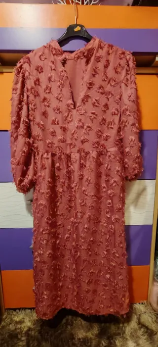 Vestido rosa midi texturizado