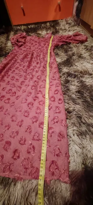 Vestido rosa midi texturizado