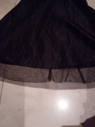 Vestido de fiesta negro sin tirantes