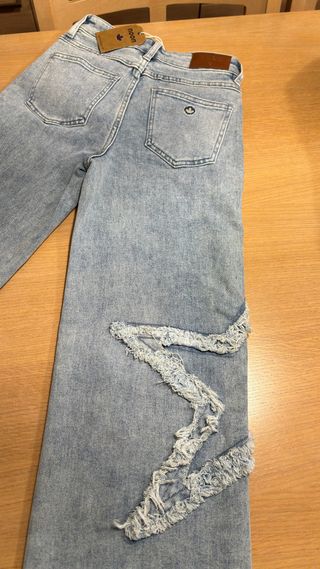 Pantalones NOON con estrellas desgastadas