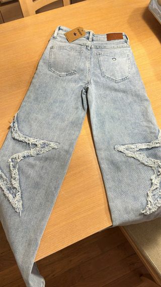 Pantalones NOON con estrellas desgastadas